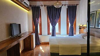 Mahzen Otel