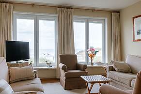 Huswell - Stunning Views Prime Location