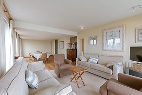 Huswell - Stunning Views Prime Location