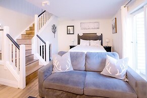 Loft with a View of Blue
