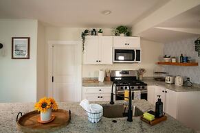 Lakeview Getaway With Hot Tub