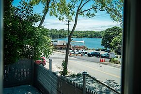 Lakeview Getaway With Hot Tub