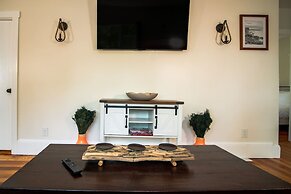 Lakeview Getaway With Hot Tub