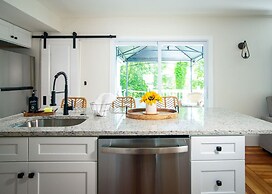 Lakeview Getaway With Hot Tub