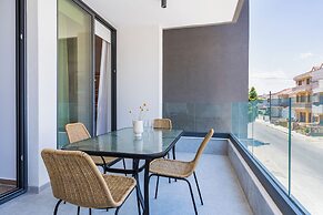 Lunette Artful 1-BR Apartment in Larnaca