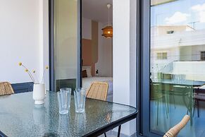 Lunette Artful 1-BR Apartment in Larnaca