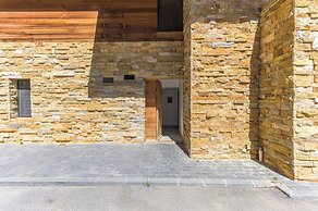 RedRock Faqra - Mountain Getaway Residences W Pool & Balconies