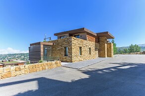 RedRock Faqra - Mountain Getaway Residences W Pool & Balconies