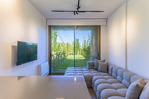 RedRock Faqra - Mountain Getaway Residences W Pool & Balconies