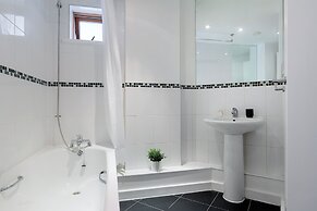 Modern Apartment in Bow