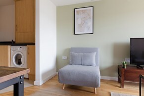 Modern Apartment in Bow