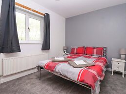 8 Wharfedale Mews