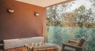 Clara Arte Resort