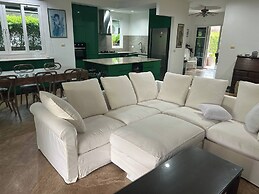 Hidden Villa Oasis Private Pool 2km to Beach&mall