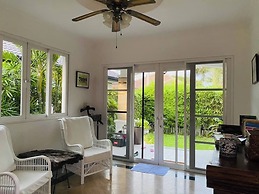 Hidden Villa Oasis Private Pool 2km to Beach&mall