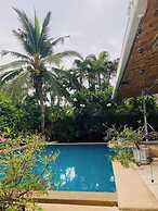 Hidden Villa Oasis Private Pool 2km to Beach&mall