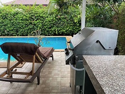 Hidden Villa Oasis Private Pool 2km to Beach&mall