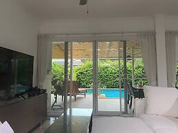 Hidden Villa Oasis Private Pool 2km to Beach&mall