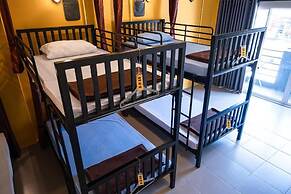 Krabi Freedom Hostel And Bar