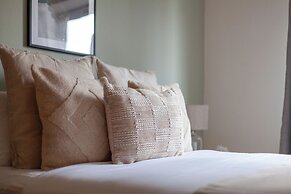 Trendy Flat in St Katharine