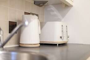 Trendy Flat in St Katharine