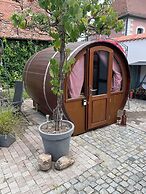 Schlafen im Weinfass