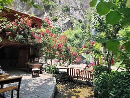 Kapuzbaşı Baştürk Tesisi