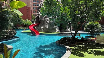 Seven Seas Condo Resort steps to  Beach