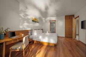 Vernal hotel & Apartment office
