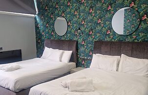 Hotel 105 by Hillcrest Hotel