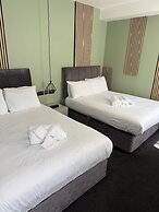 Hotel 105 by Hillcrest Hotel