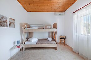 To Pournari Beachside Garden House