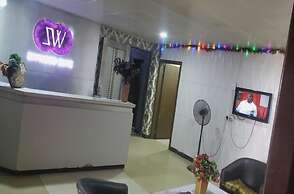De Skywood Hotel and Suites