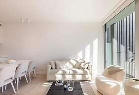 Sunny Coastal Retreat With Comfort