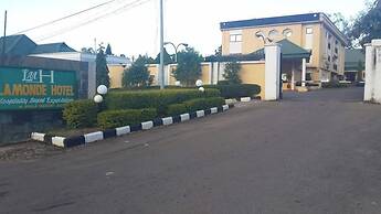 La Monde Hotel and Suites
