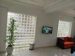 La Monde Hotel and Suites