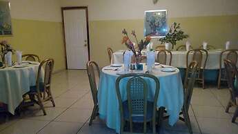 La Monde Hotel and Suites