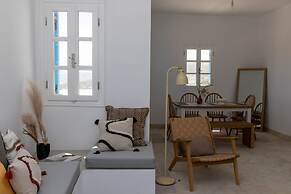 Akre Marlas Tinos