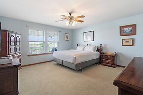 Bayou Manor