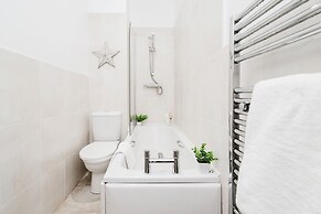 Cosy 4-bed - Sleeps 7, Garden & Pet-friendly