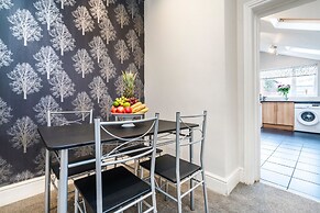 Cosy 4-bed - Sleeps 7, Garden & Pet-friendly