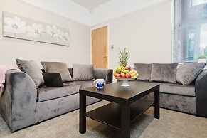 Cosy 4-bed - Sleeps 7, Garden & Pet-friendly