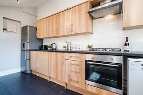 Cosy 4-bed - Sleeps 7, Garden & Pet-friendly