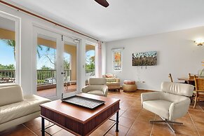 Golf Course Access Balcony Infinity Pool