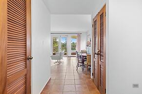 Golf Course Access Balcony Infinity Pool