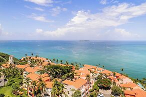 Golf Course Access Balcony Infinity Pool