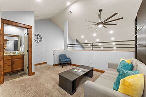 Penthouse Eagle View for 12!