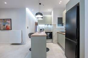 Stylish 2BR flat near hospital & metro