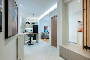 Stylish 2BR flat near hospital & metro