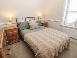 16 Oak Bank